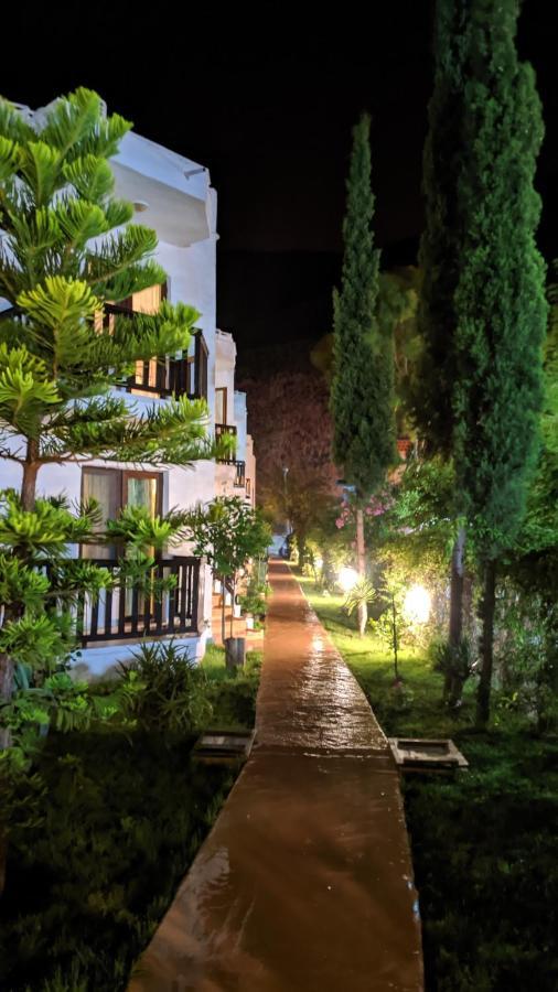 On Hotel Адрасан Экстерьер фото